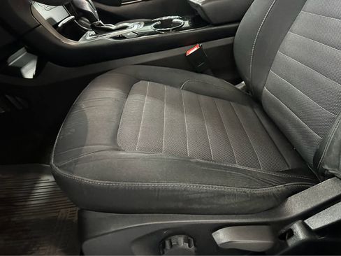 Used 2018 Ford Edge SE image 17