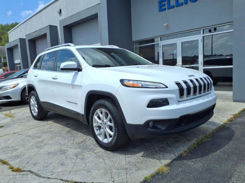 Used 2017 Jeep Cherokee Latitude w/ Cold Weather Group image 1