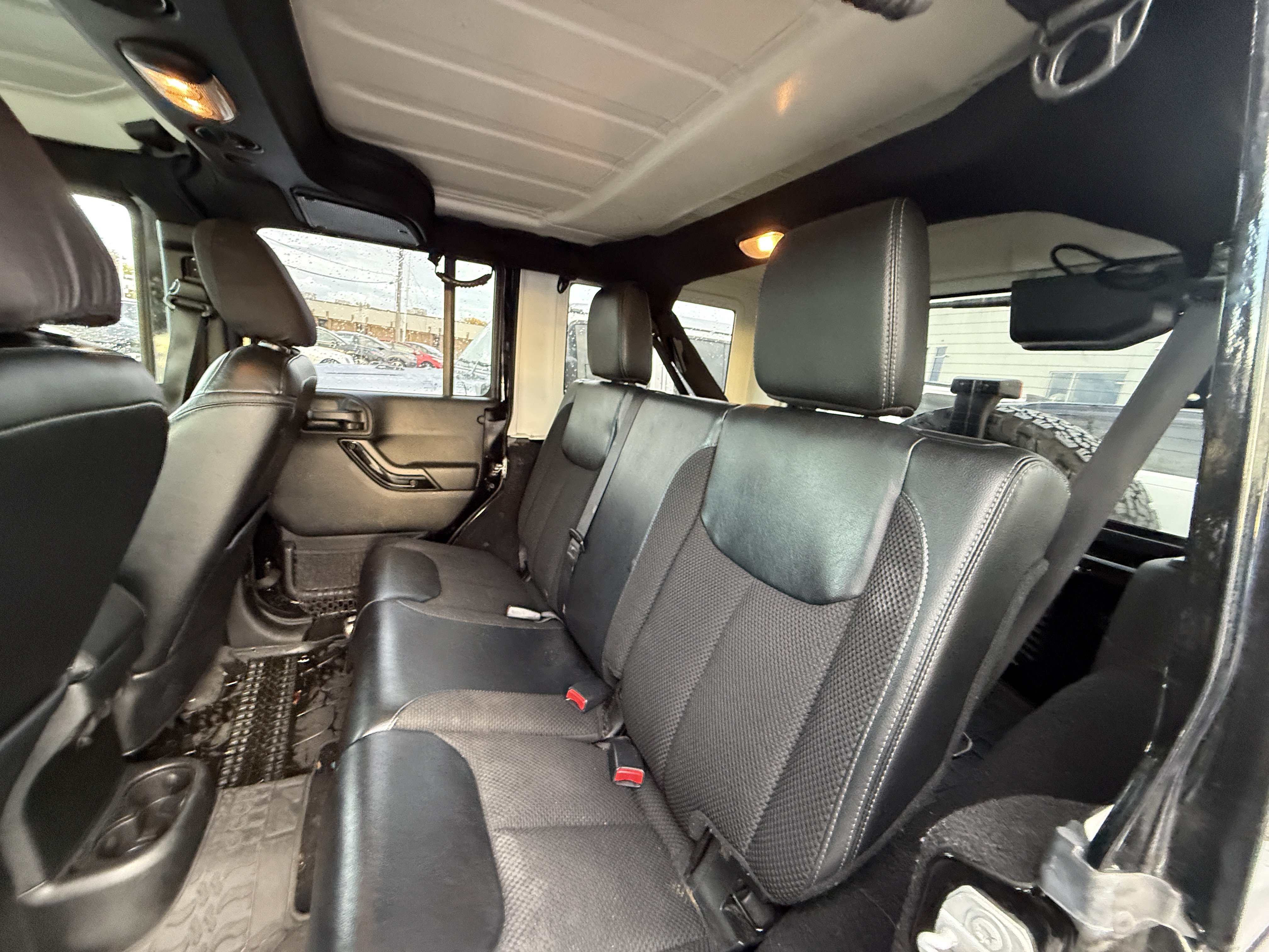 Used 2017 Jeep Wrangler Unlimited Sahara AWD/4WD image 6