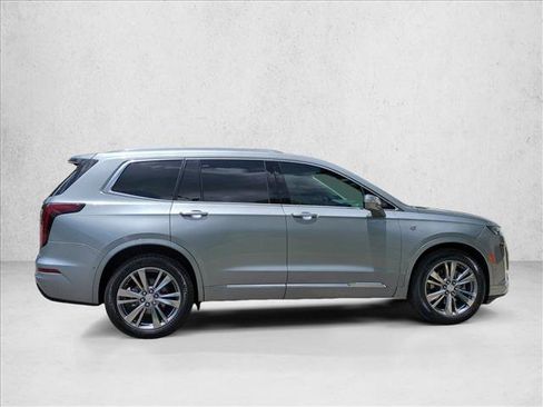 Used 2025 Cadillac XT6 Premium Luxury w/ Technology Package FWD image 4