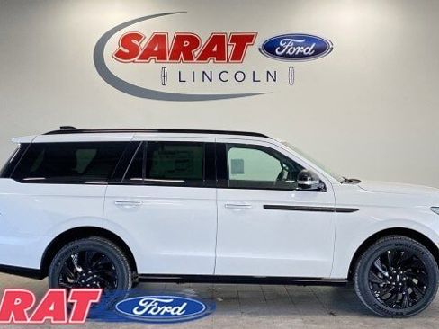 New 2026 Lincoln Navigator Reserve w/ Jet Appearance Package AWD/4WD image 1
