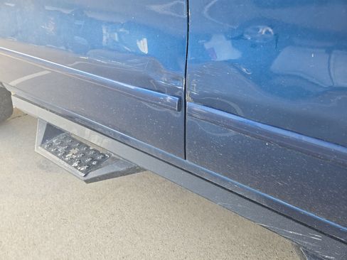 Used 2018 Chevrolet Silverado 1500 LT w/ Texas Edition AWD/4WD image 14