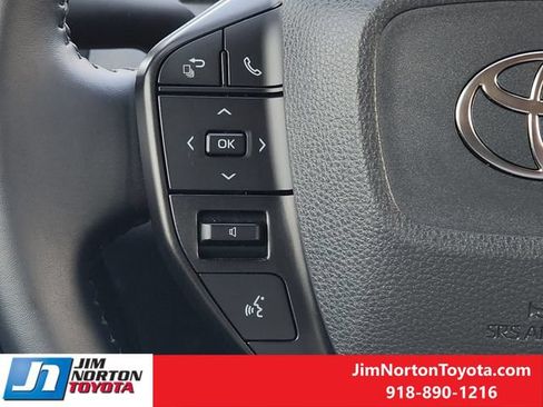 Used 2026 Toyota Prius LE FWD image 28