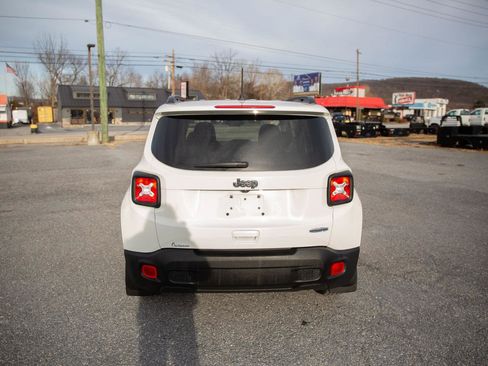 Used 2021 Jeep Renegade Latitude image 6