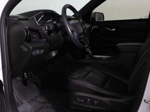 Used 2022 Chevrolet Traverse RS FWD image 17