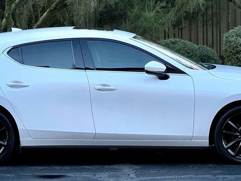 Used 2025 MAZDA MAZDA3 2.5 S Hatchback w/ Premium Pkg image 4