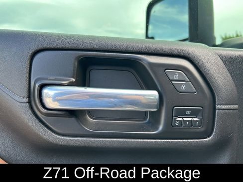 Used 2020 Chevrolet Silverado 2500 High Country w/ Z71 Off-Road Package image 12