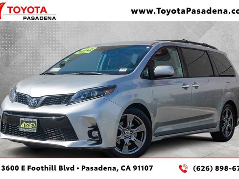 Used 2020 Toyota Sienna SE w/ Carpet Mat Package image 1