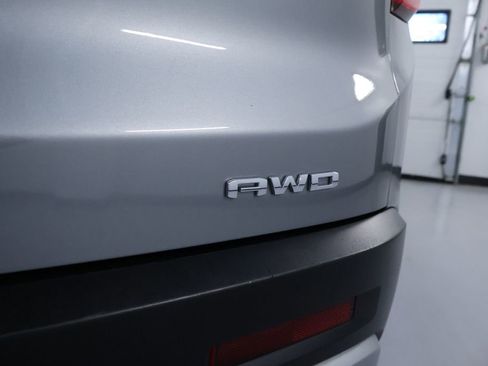 Used 2023 GMC Acadia SLT image 11