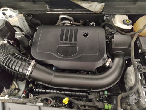Used 2022 GMC Acadia SLE FWD image 30
