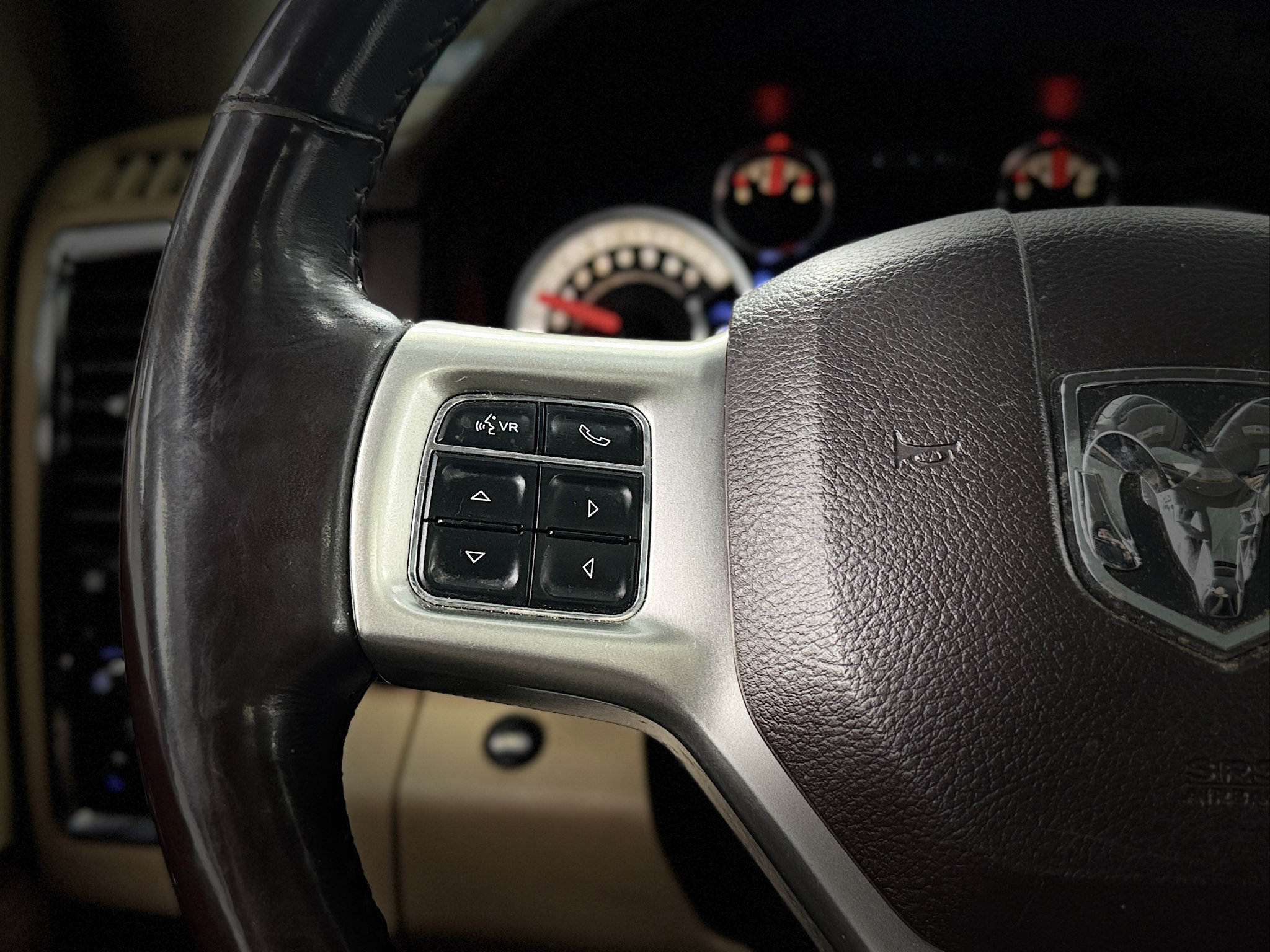 Used 2017 RAM 1500 Laramie w/ Convenience Group AWD/4WD image 17