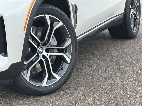 New 2026 BMW X5 xDrive50e image 3