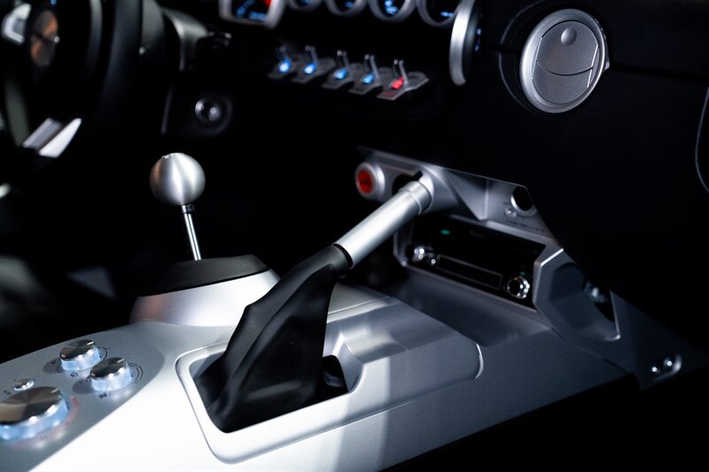 Used 2005 Ford GT RWD image 41