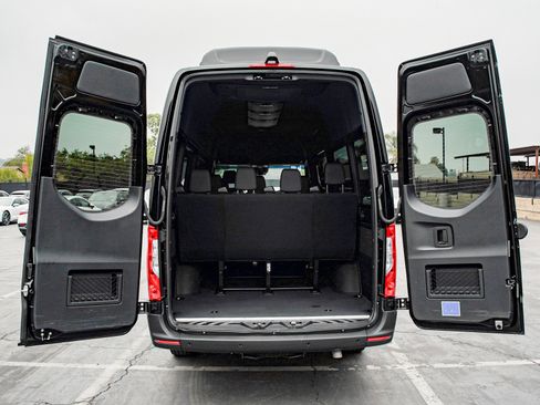 Used 2024 Mercedes-Benz Sprinter 2500 image 9