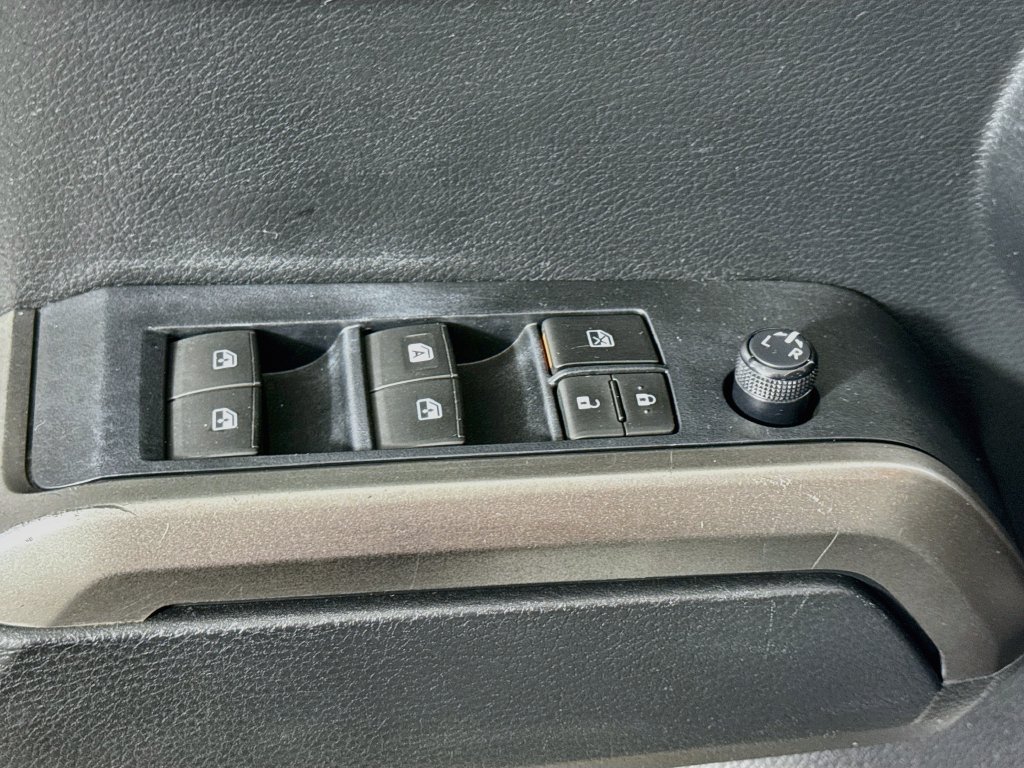 Used 2019 Toyota Tacoma SR5 AWD/4WD image 13