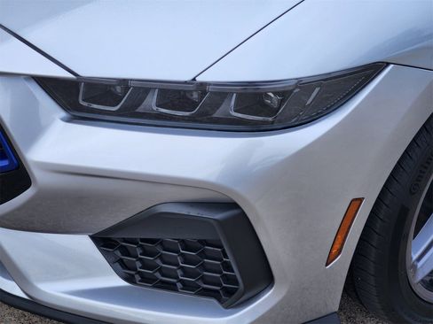 Used 2024 Ford Mustang GT Premium image 9