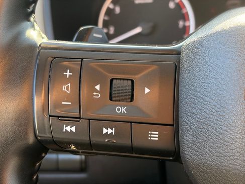 Used 2025 Nissan Rogue SV AWD/4WD image 28