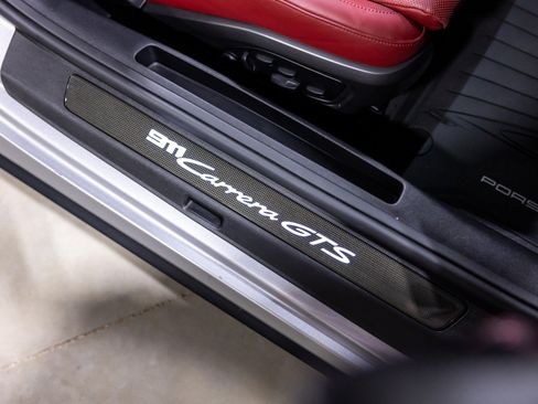 Used 2022 Porsche 911 Cabriolet image 32