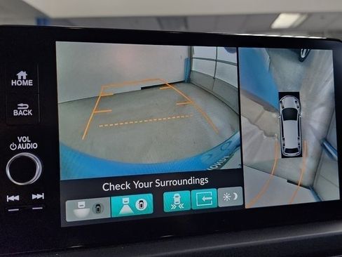 Used 2023 Honda Pilot TrailSport image 5