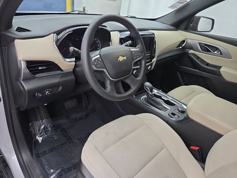 Used 2022 Chevrolet Traverse LS image 16