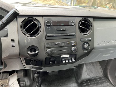 Used 2014 Ford F550 4x4 Regular Cab Super Duty w/ Power Equipment Group image 10