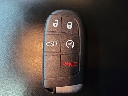 Used 2019 Jeep Grand Cherokee Limited image 32