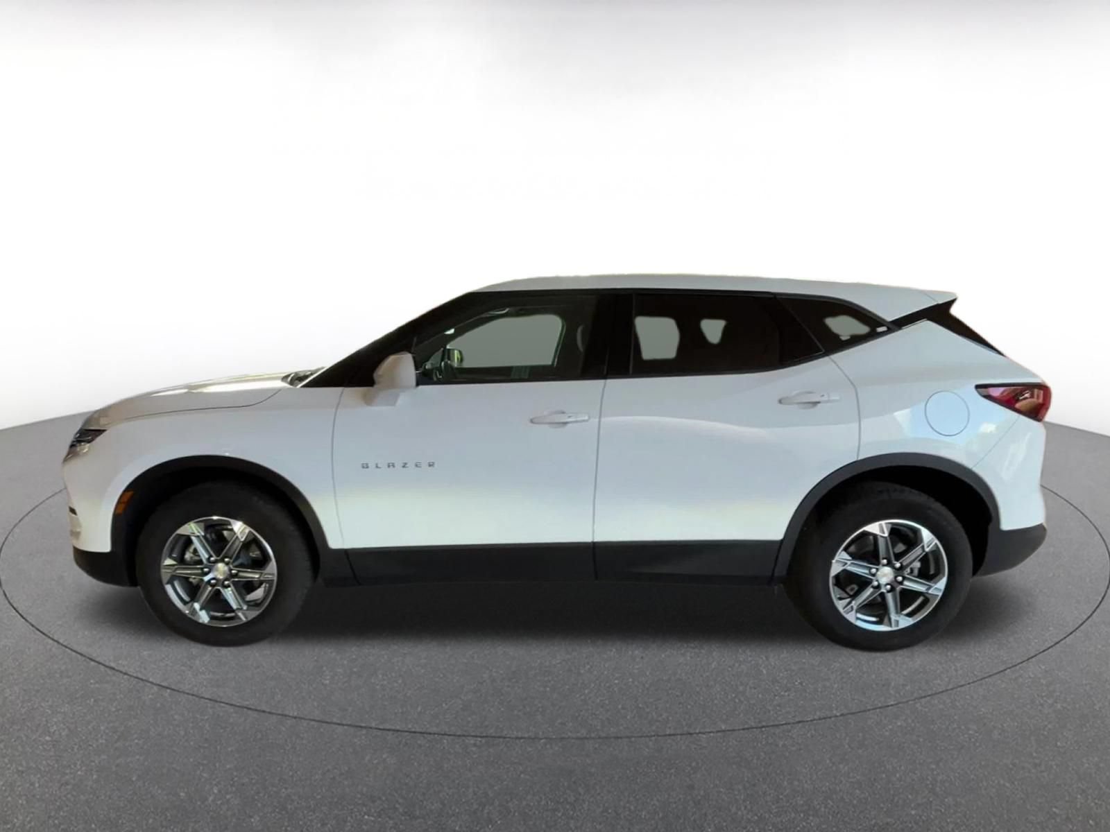 Used 2026 Chevrolet Blazer LT FWD image 8