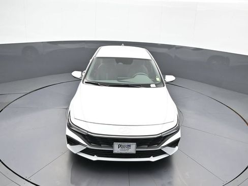 Certified 2025 Hyundai Elantra SE w/ Cargo Package FWD image 34