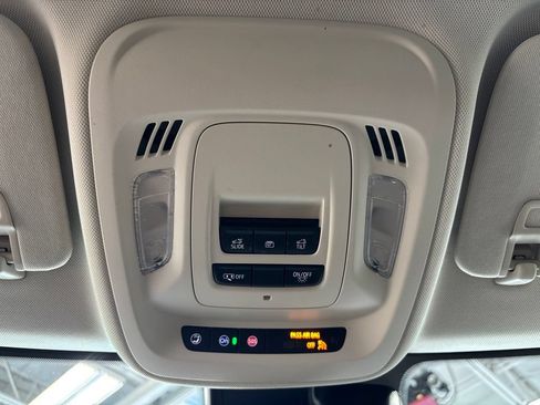 Used 2023 Buick Envision Essence w/ Sport Touring Package AWD/4WD image 31
