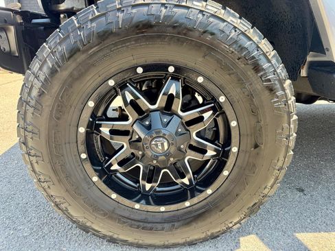 Used 2016 Jeep Wrangler Unlimited Sahara AWD/4WD image 16