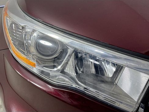 Used 2014 Toyota Highlander Plus FWD image 35
