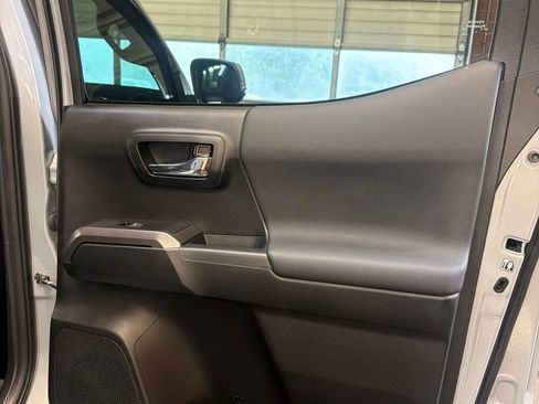 Used 2019 Toyota Tacoma TRD Off-Road w/ TRD Premium Off Road Package AWD/4WD image 23