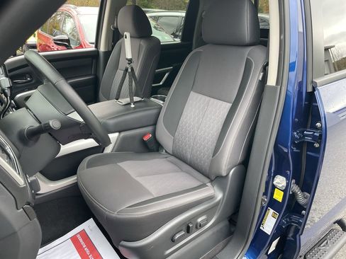 Used 2021 Nissan Titan SV w/ SV Convenience Package image 27