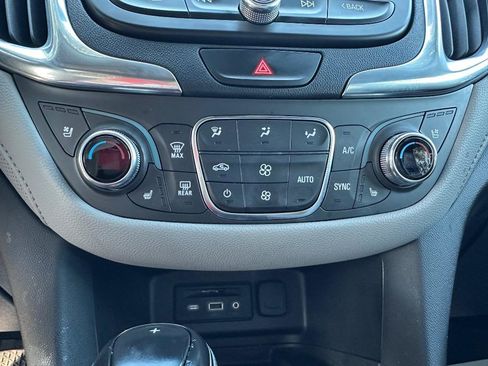 Used 2021 Chevrolet Equinox Premier image 17