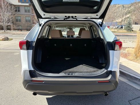 Used 2020 Toyota RAV4 LE image 8