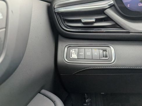 Used 2025 Buick Enclave Sport Touring image 21