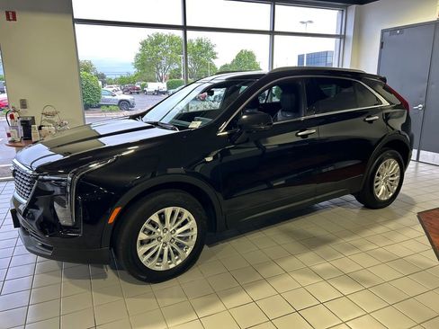 Used 2024 Cadillac XT4 Luxury w/ Cold Weather Package AWD/4WD image 6