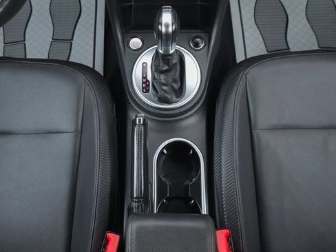 Used 2013 Volkswagen Beetle TDI FWD image 25