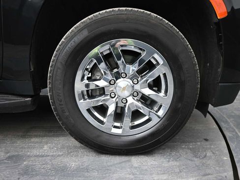 Used 2024 Chevrolet Suburban LT image 14