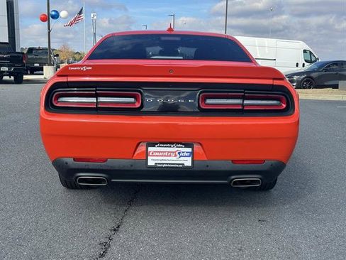 Used 2019 Dodge Challenger SXT w/ Plus Package image 9