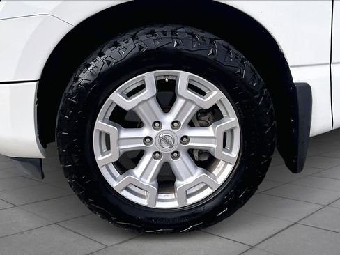 Used 2020 Nissan Titan SV w/ SV Convenience Package image 10