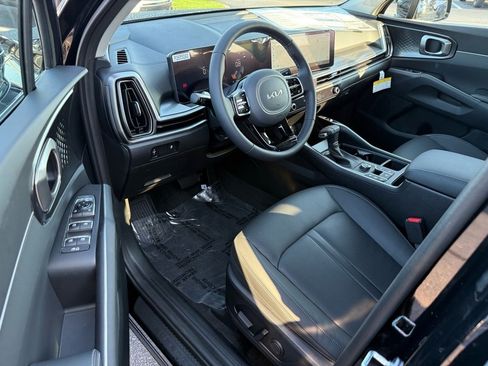 New 2025 Kia Sorento S image 9