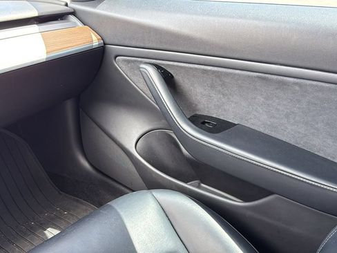 Used 2019 Tesla Model 3 Mid Range RWD image 27