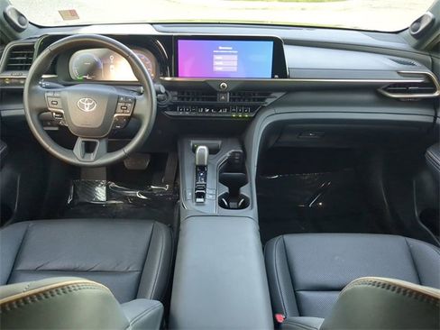 Used 2023 Toyota Crown Limited image 14