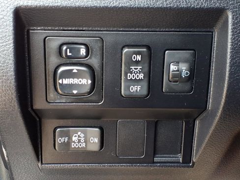 Used 2017 Toyota Tundra SR5 image 25