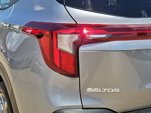 Used 2026 Kia Seltos LX AWD/4WD image 7