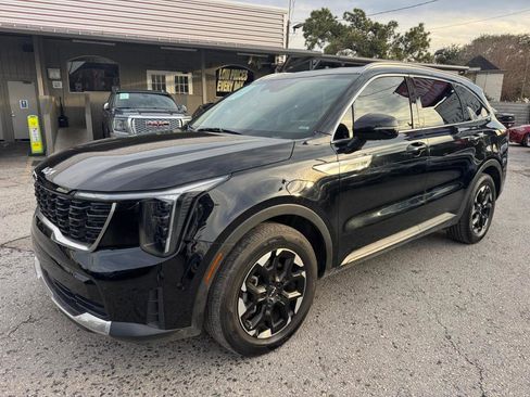 Used 2024 Kia Sorento S image 2