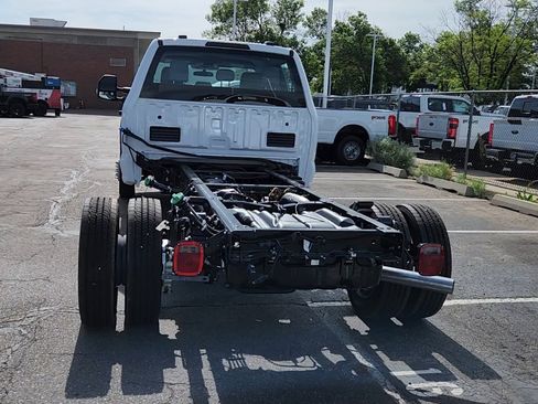 New 2025 Ford F550 4x4 Crew Cab image 7