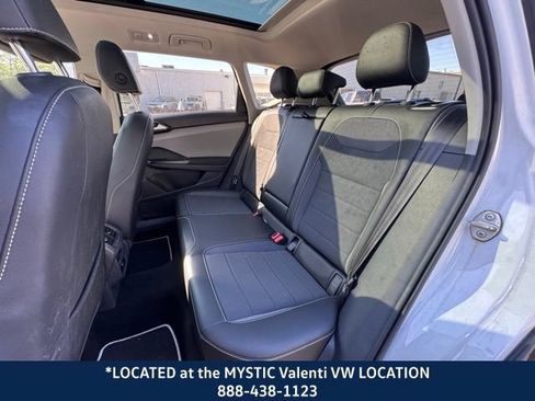 Used 2023 Volkswagen Taos SE w/ Panoramic Sunroof Package AWD/4WD image 12