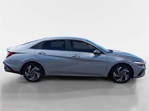 Certified 2025 Hyundai Elantra Limited image 6